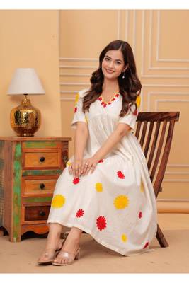  Women Floral Embroidered  Cotton Kurta with Trousers 3
