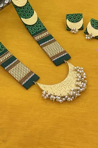 Green chandracor, long necklace