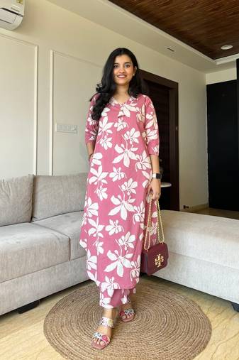 Aaysa Floral Printed V-Neck Pure Cotton Kurta with Trousers