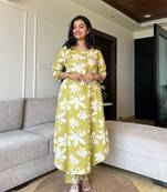  Women Floral Printed Cotton Kurta with Trousers