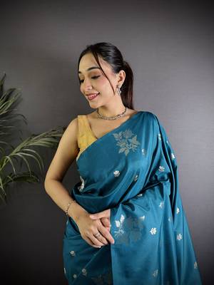 Firozi lichi blend silk flower zari weaving banarasi saree 3