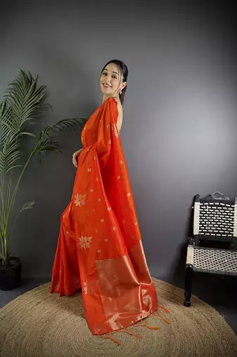 Red lichi blend silk flower zari weaving banarasi saree