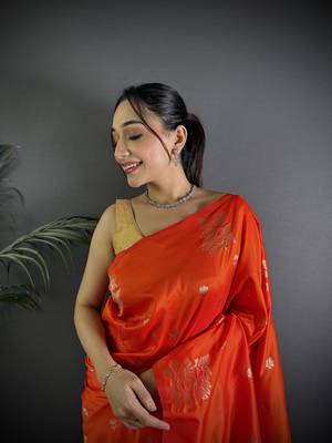 Red lichi blend silk flower zari weaving banarasi saree 3