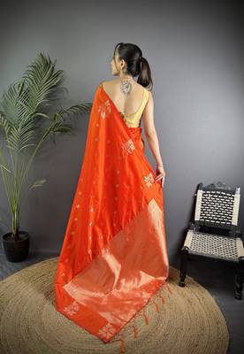 Red lichi blend silk flower zari weaving banarasi saree 4
