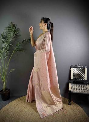 Baby pink lichi blend silk flower zari weaving banarasi saree 2