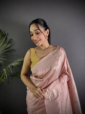 Baby pink lichi blend silk flower zari weaving banarasi saree 3