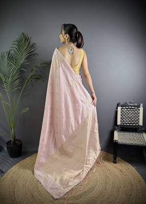 Baby pink lichi blend silk flower zari weaving banarasi saree 4