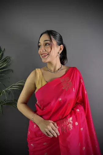 Red lichi blend silk flower zari weaving banarasi saree