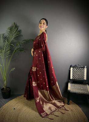 Maroon lichi silk flower zari weaving banarasi saree 2