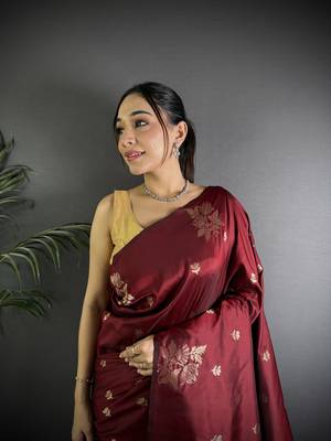 Maroon lichi silk flower zari weaving banarasi saree 3