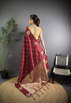 Maroon lichi silk flower zari weaving banarasi saree 4