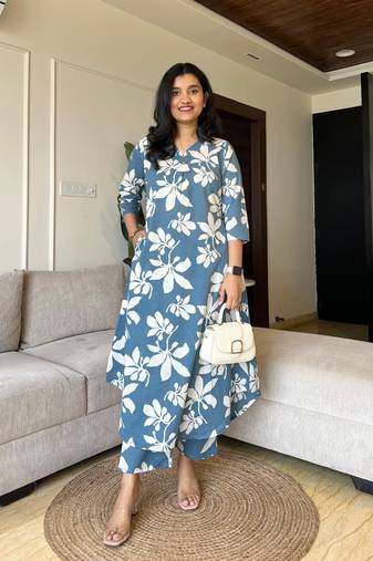 Aaysa Women Floral Printed Cotton Kurta with Trousers