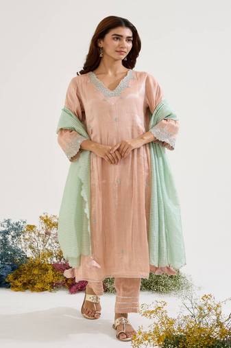 Pink embroidered tissue kurta set with dupatta