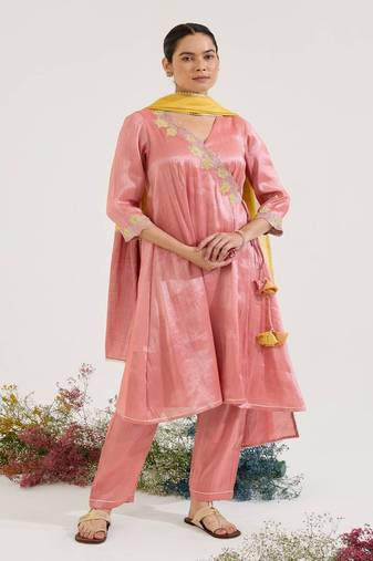 Red embroidered tissue kurta set with dupatta