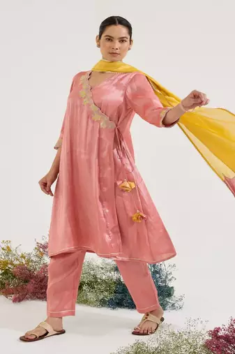 Red embroidered tissue kurta set with dupatta