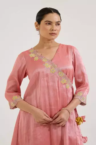 Red embroidered tissue kurta set with dupatta