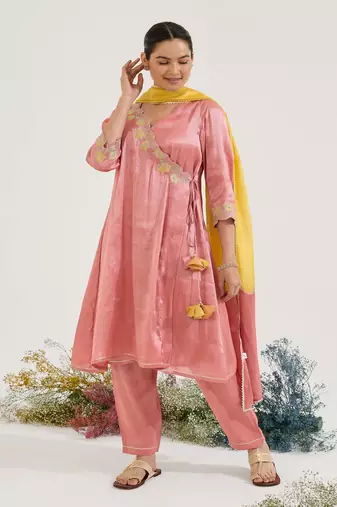 Red embroidered tissue kurta set with dupatta