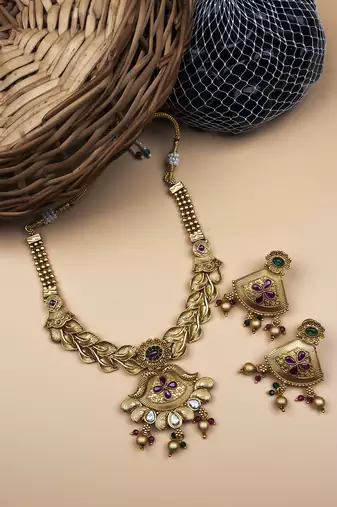 Captivating gold plated rajwadi pendant necklace set