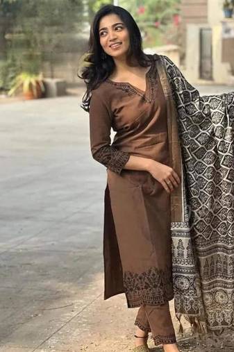 Aaysa Floral Embroidered Notch Neck Pure Cotton Kurta With Trouser & Dupatta