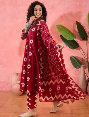 Women's maroon & beige geometric printed a-line kurta with trousers & dupatta 1