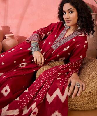 Women's maroon & beige geometric printed a-line kurta with trousers & dupatta 5