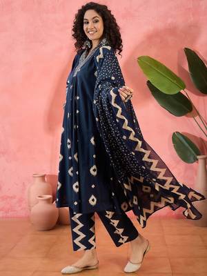 Women's navy blue & beige geometric printed a-line kurta with trousers & dupatta 4