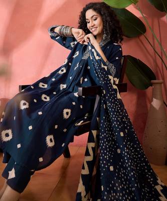 Women's navy blue & beige geometric printed a-line kurta with trousers & dupatta 5