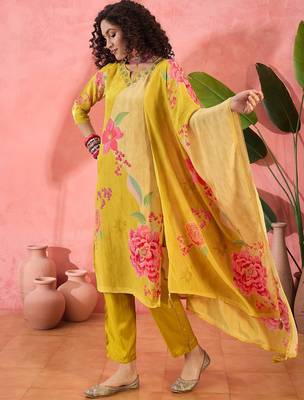 Women's yellow & pink floral printed kurta with trousers & dupatta 4