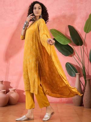 Women's mustard bandhani printed kurta with trousers & dupatta 4
