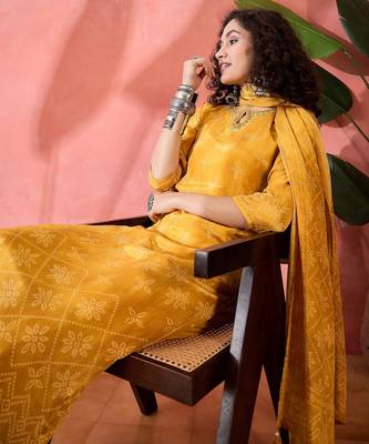 Women's mustard bandhani printed kurta with trousers & dupatta 5