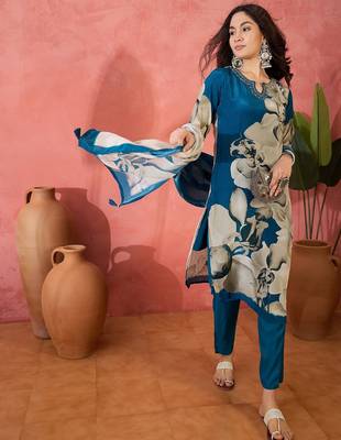 Women's teal blue & beige floral printed kurta with trousers & dupatta 5