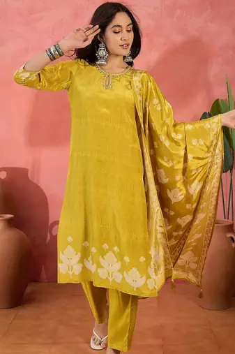 Women's mustard & cream geometric printed kurta with trousers & dupatta