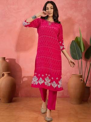 Women's pink & white geometric printed kurta with trousers & dupatta 1