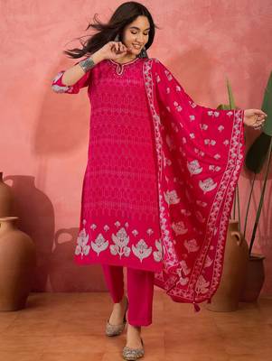 Women's pink & white geometric printed kurta with trousers & dupatta 4