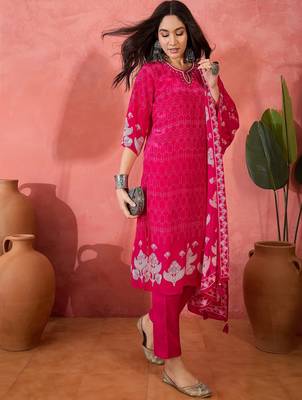 Women's pink & white geometric printed kurta with trousers & dupatta 5