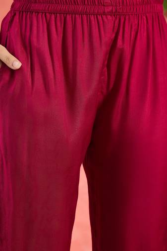 Women's dark magenta & white floral printed kurta with trousers & dupatta