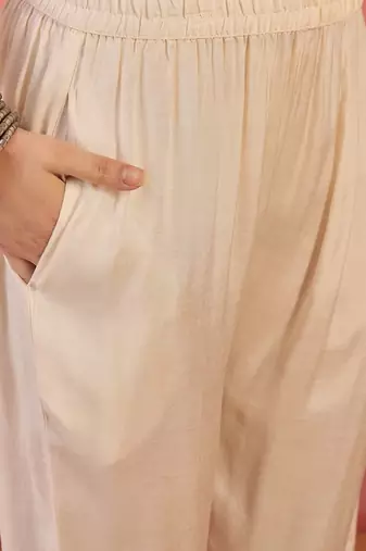 Women's cream & black floral printed kurta with trousers & dupatta