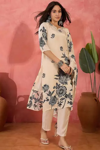 Women's cream & black floral printed kurta with trousers & dupatta