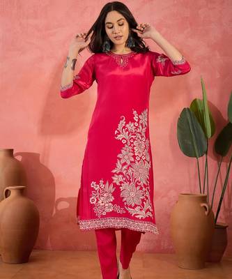 Women's dark rani pink & white floral printed kurta with trousers & dupatta 3