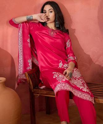Women's dark rani pink & white floral printed kurta with trousers & dupatta 5