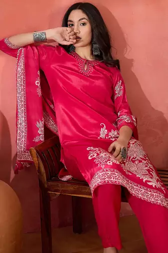 Women's dark rani pink & white floral printed kurta with trousers & dupatta