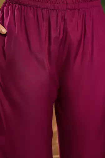 Women's wine & light pink chervon printed kurta with trousers & dupatta