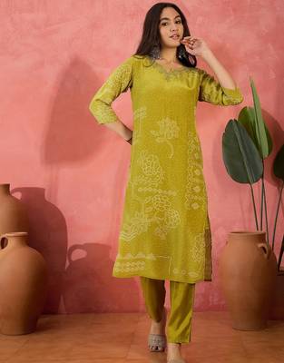 Women's lime green & white bandhani printed kurta with trousers & dupatta 1