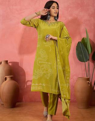 Women's lime green & white bandhani printed kurta with trousers & dupatta 4