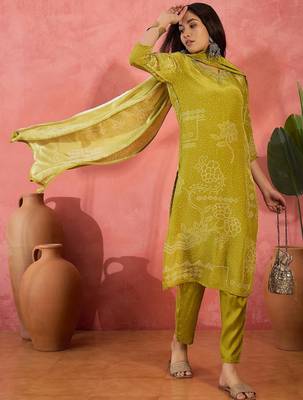 Women's lime green & white bandhani printed kurta with trousers & dupatta 5