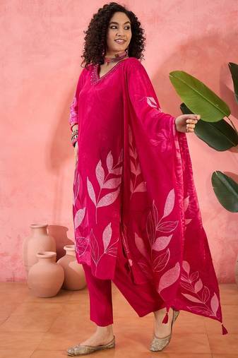 Women's magenta & cream floral printed kurta with trousers & dupatta