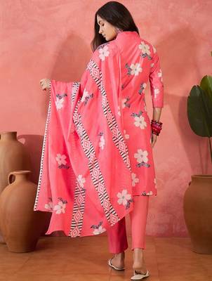 Women's peach & white floral printed kurta with trousers & dupatta 4