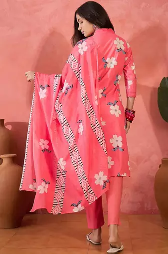 Women's peach & white floral printed kurta with trousers & dupatta