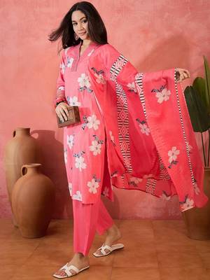 Women's peach & white floral printed kurta with trousers & dupatta 5