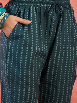Women's teal blue & white floral printed kurta with trousers & dupatta 2